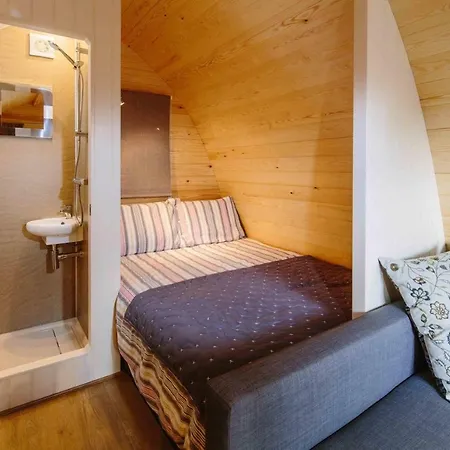 Campion Glamping Pod Hotel Cheltenham Exterior photo