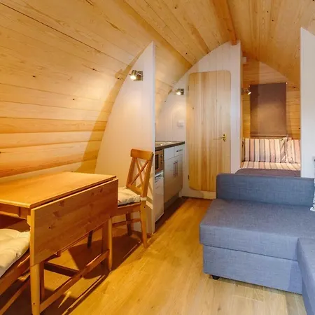 Campion Glamping Pod Hotel Cheltenham Exterior photo